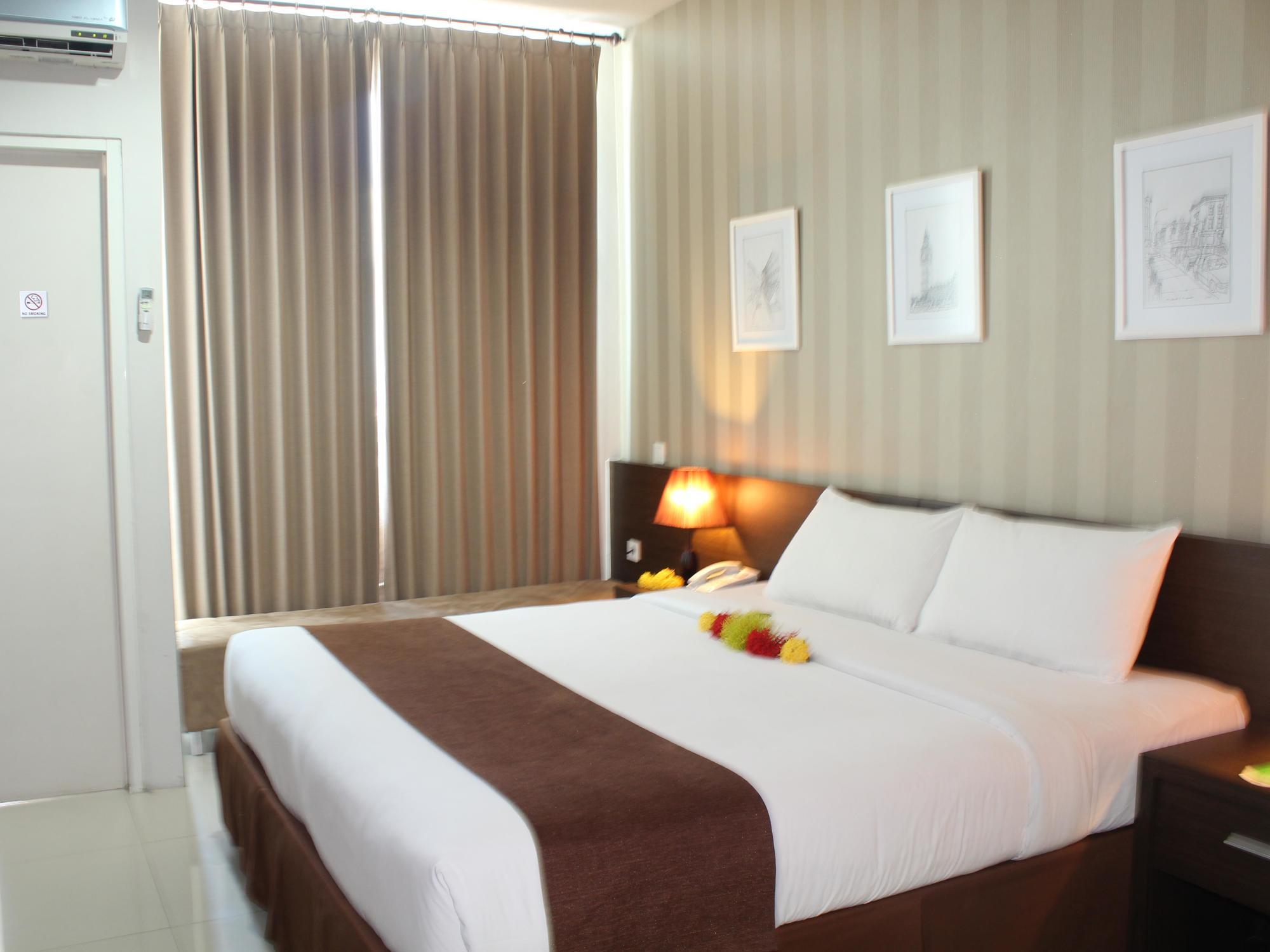 The Square Surabaya Hotel Exterior photo