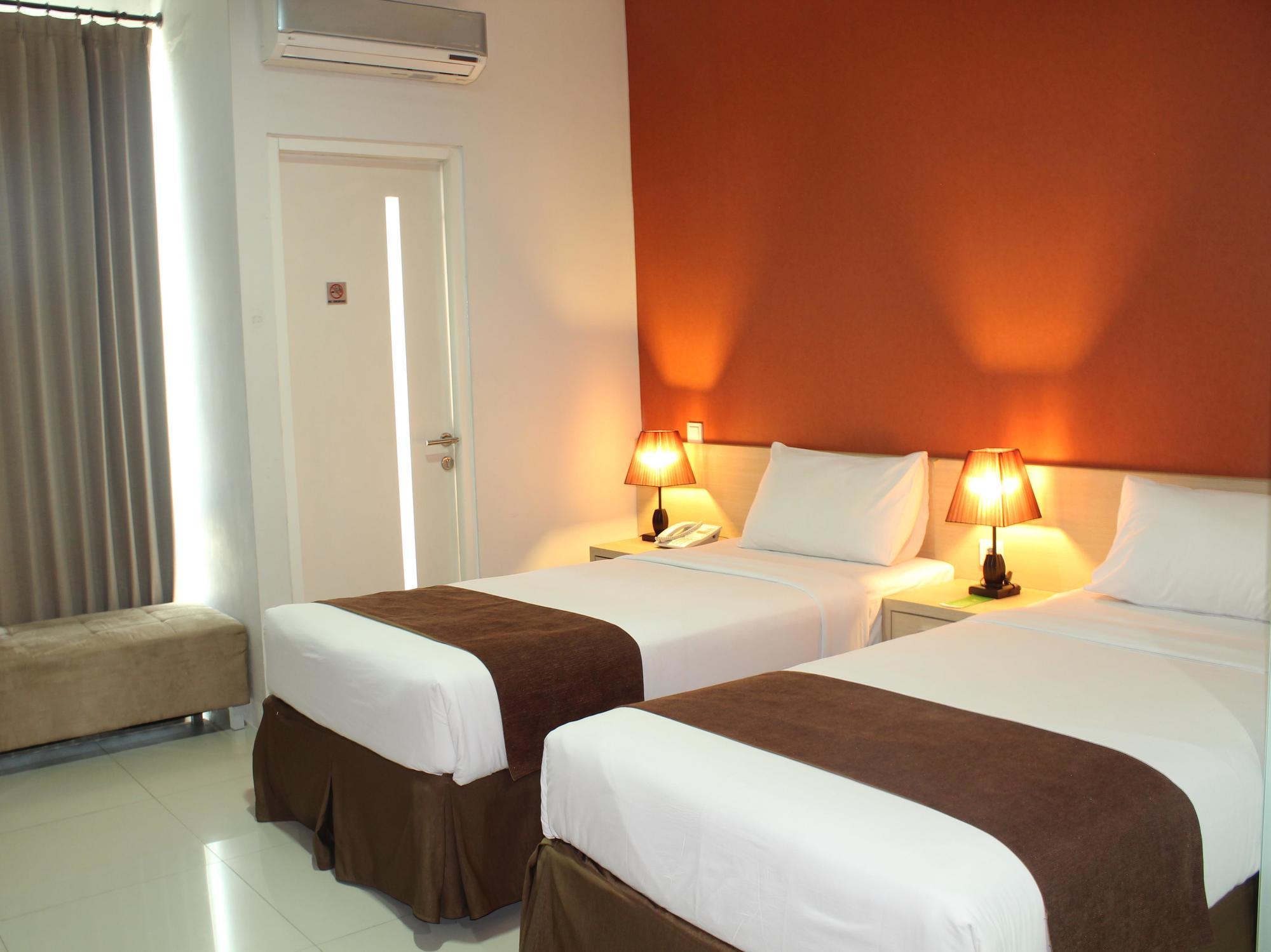 The Square Surabaya Hotel Exterior photo