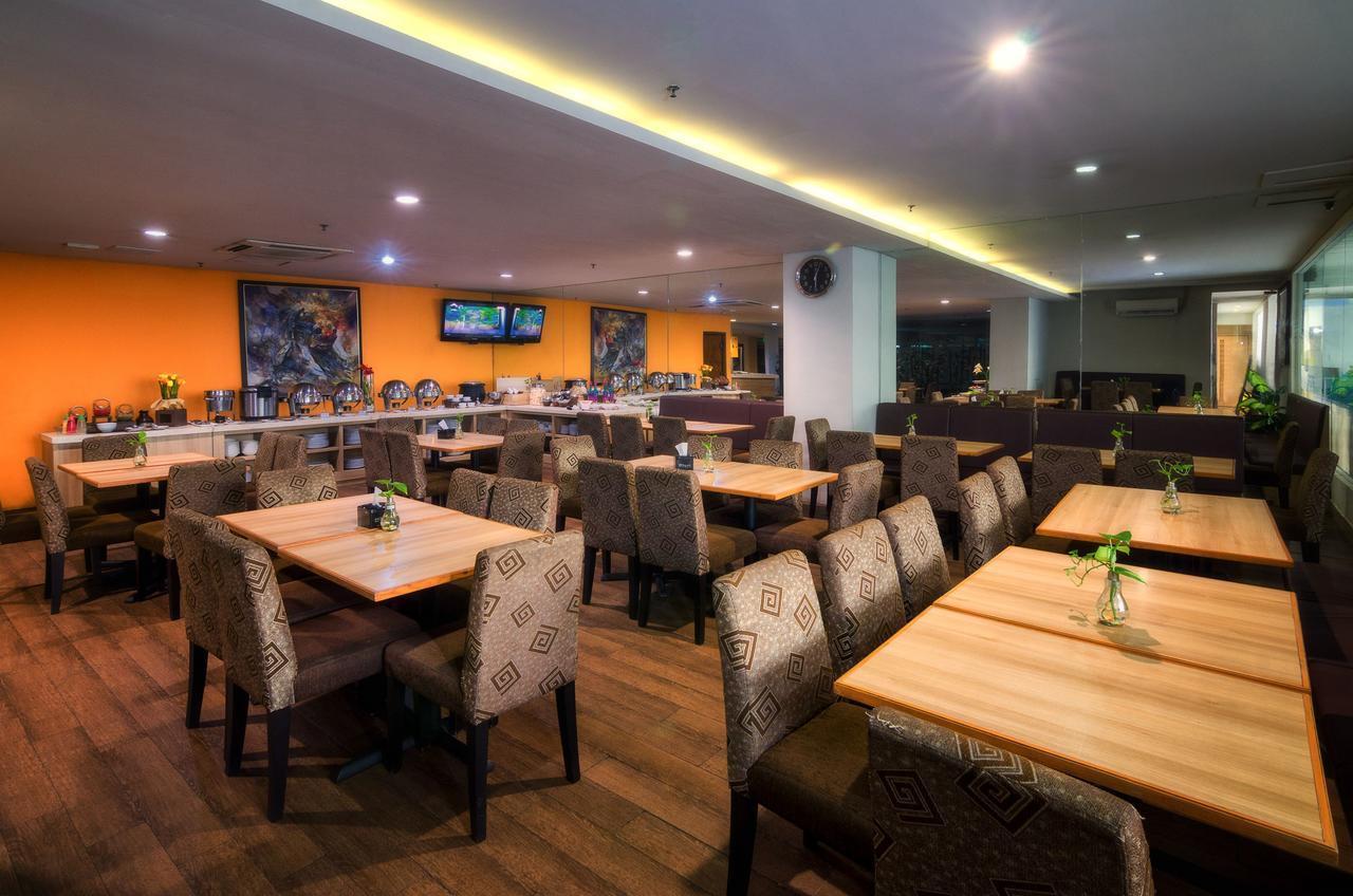 The Square Surabaya Hotel Exterior photo