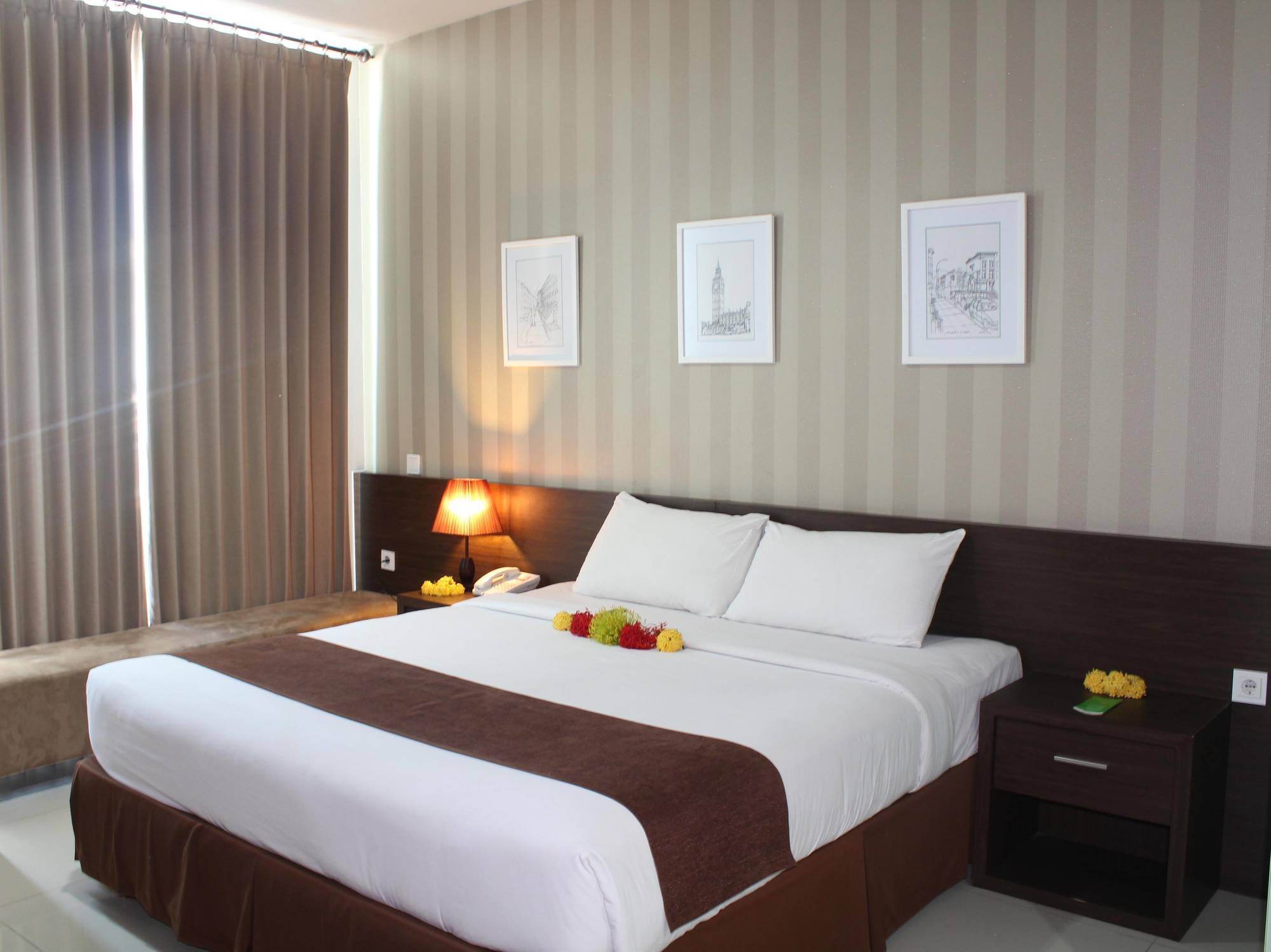 The Square Surabaya Hotel Exterior photo
