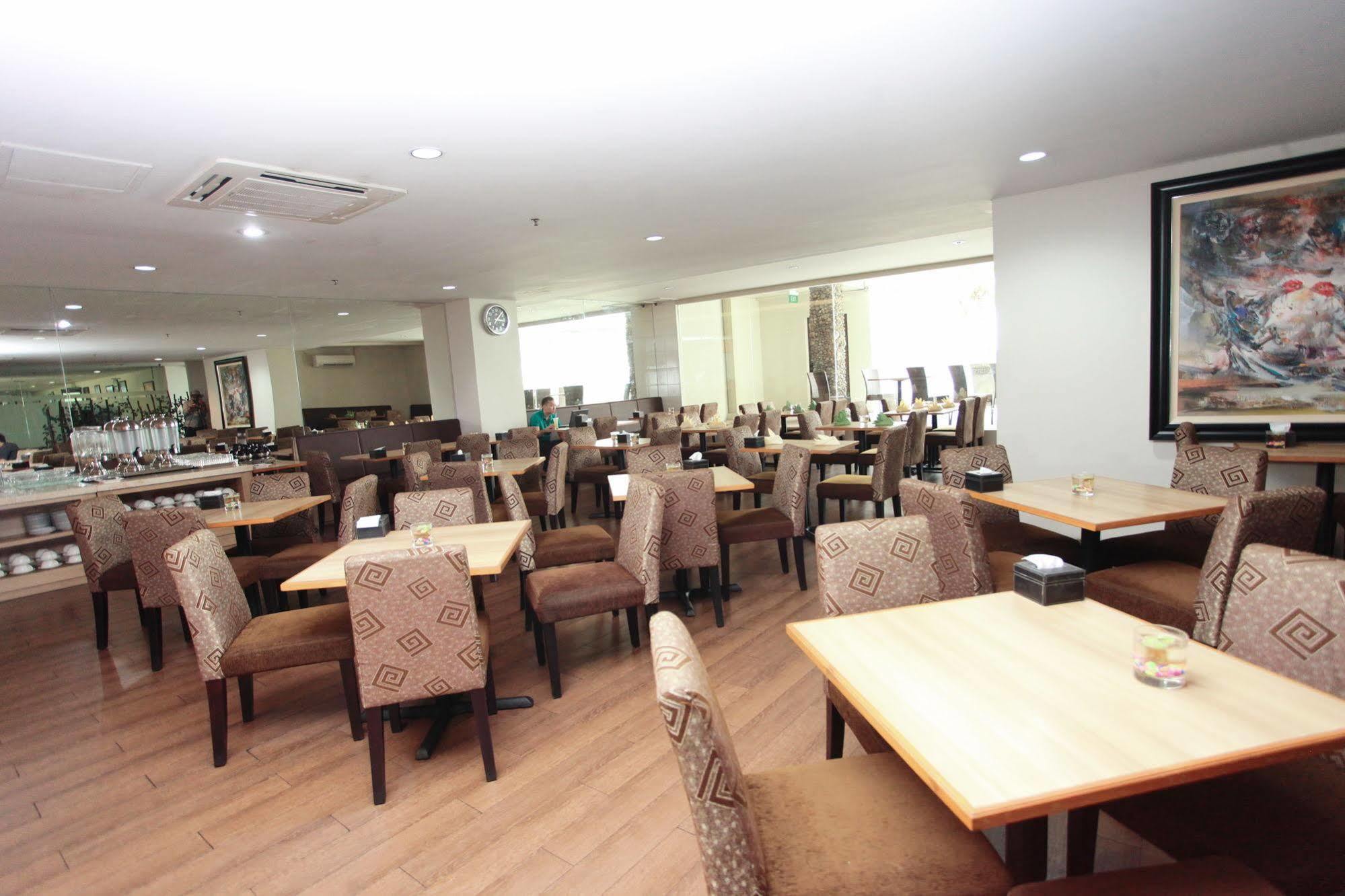 The Square Surabaya Hotel Exterior photo