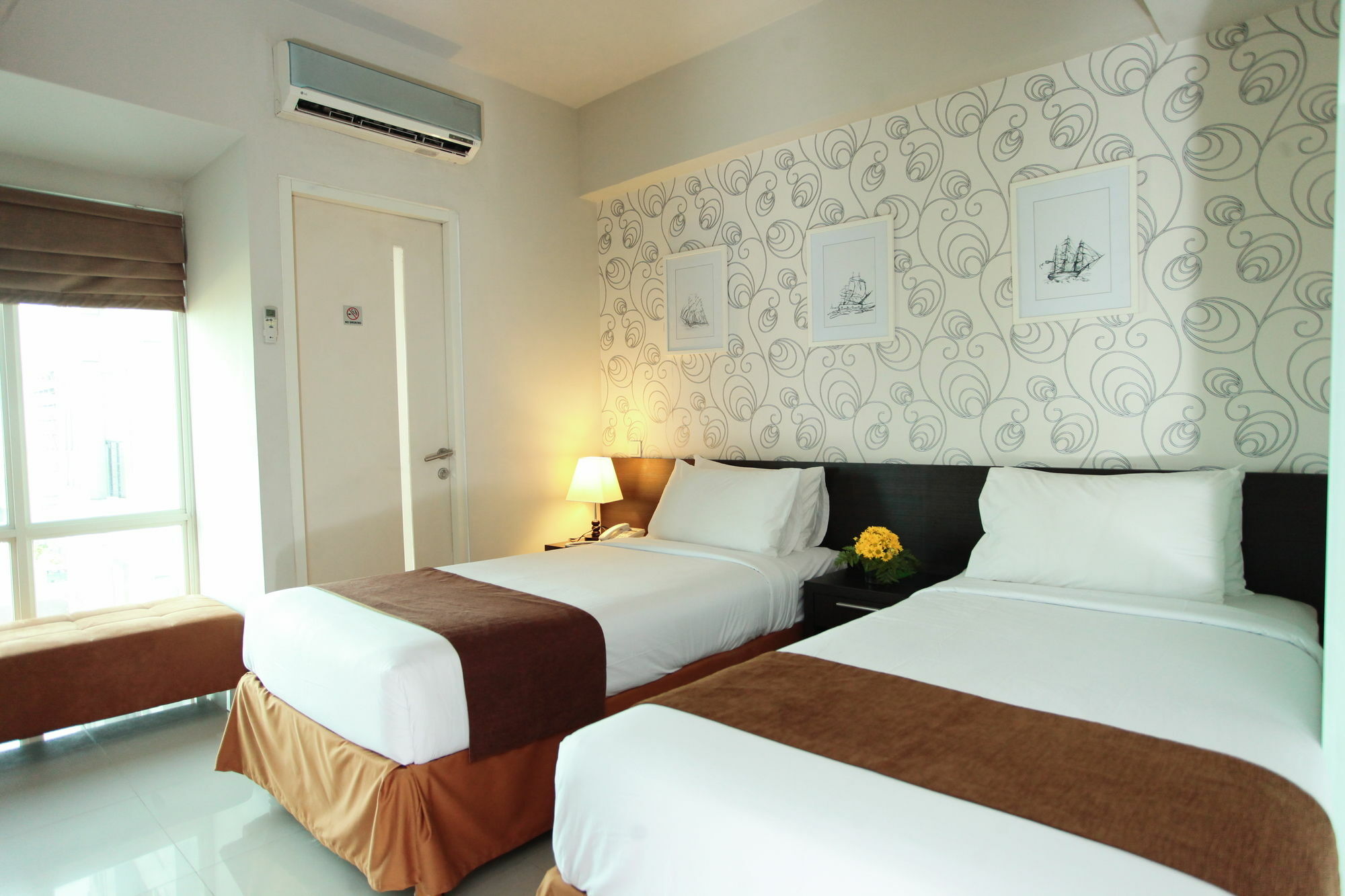 The Square Surabaya Hotel Exterior photo
